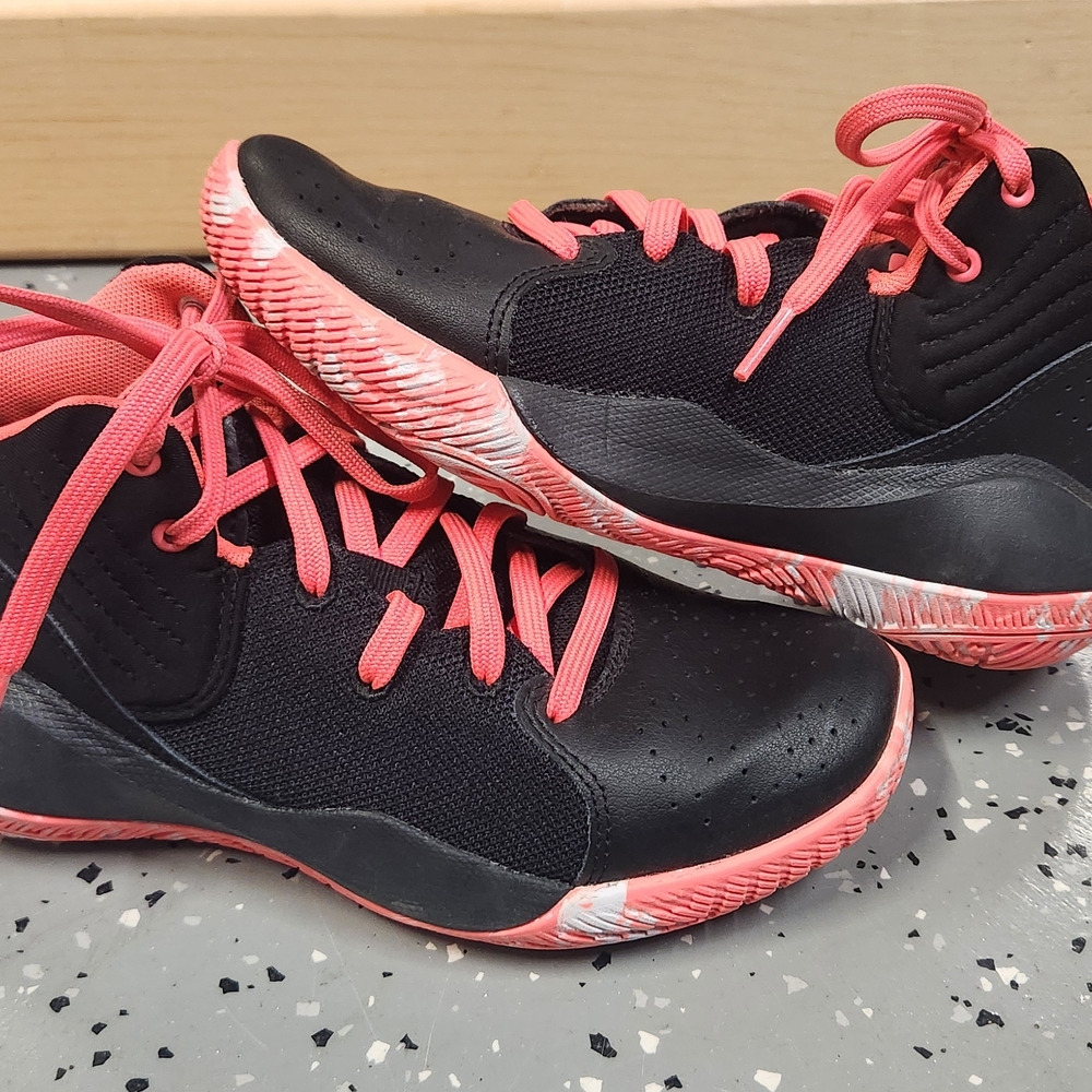 Under Armour Black and Pink UA GS Jet '21 Sneakers - Picture 3 of 7